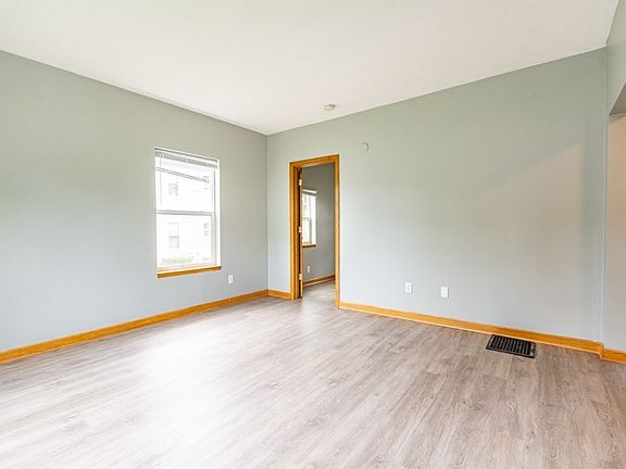 5th image of 522 Crosby St NW