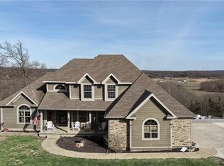 17384 Blue Moon Ln, Tonganoxie, KS 66086