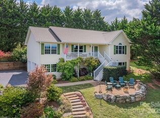 27 Worthington Ln, Weaverville, NC 28787