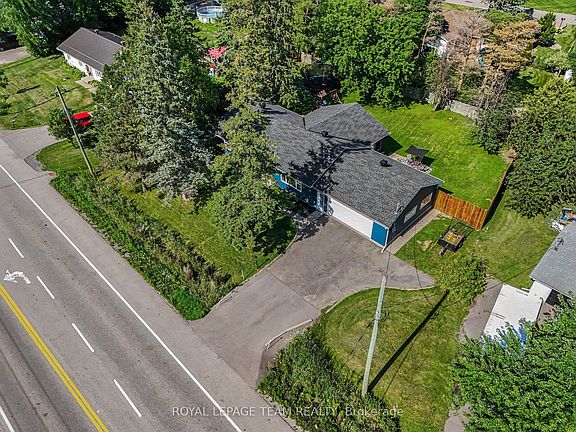 3rd image of 2477 Merivale Rd