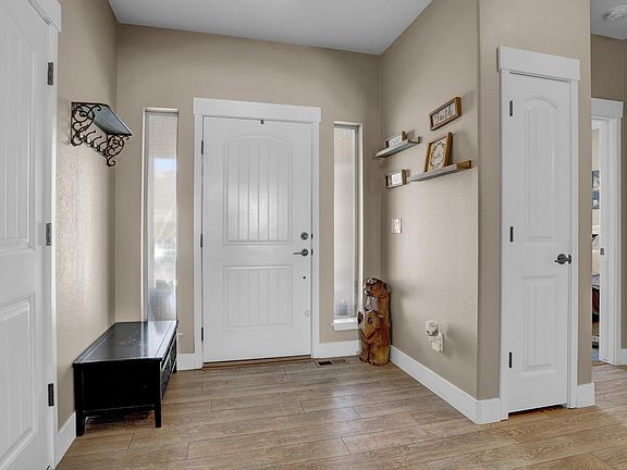 4th image of 3085 Lakefront Dr