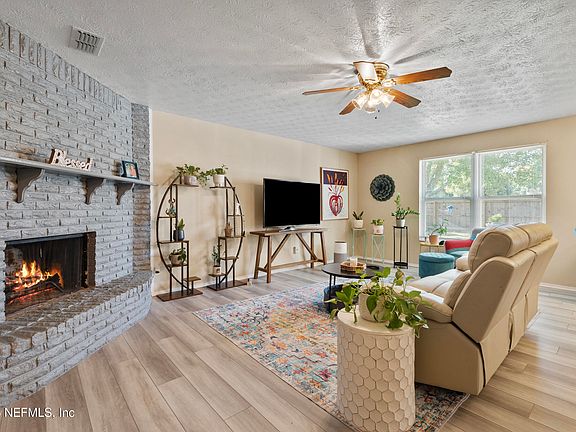 5th image of 1741 PAPAYA Drive N