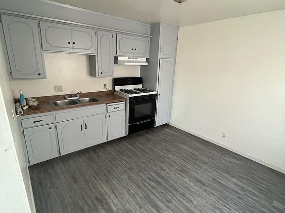4th image of 10893 Hamill St #0