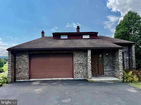 2122 Hillview Dr, Fayetteville, PA 17222