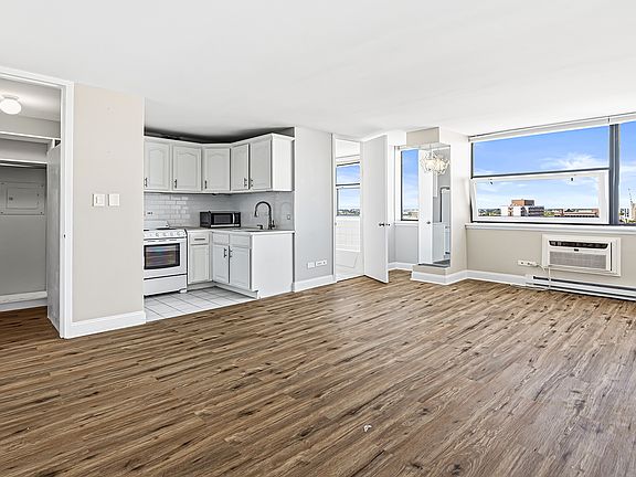 5th image of 3110 N Sheridan Rd APT 1807