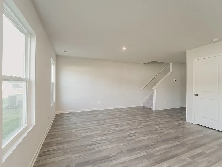 639 Farmstead Trl — Photo 7