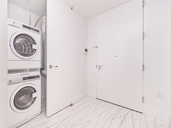 5th image of 329 Pleasant Ave Unit 4B
