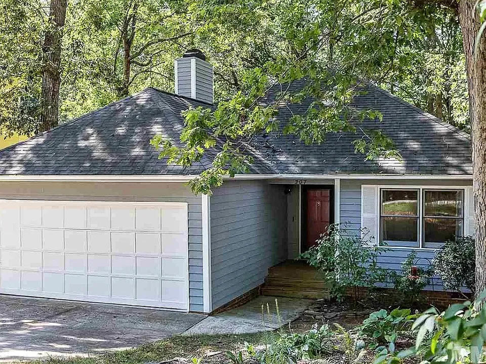 207 Dalmeny Dr