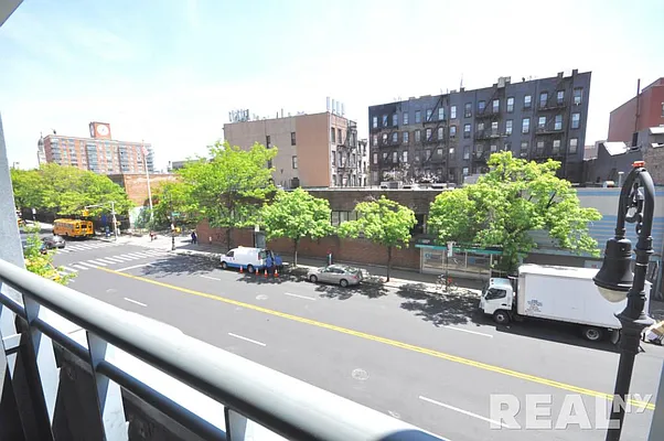 Rented by REAL New York | media 38