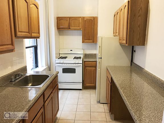 2nd image of 577 Isham St APT 4D