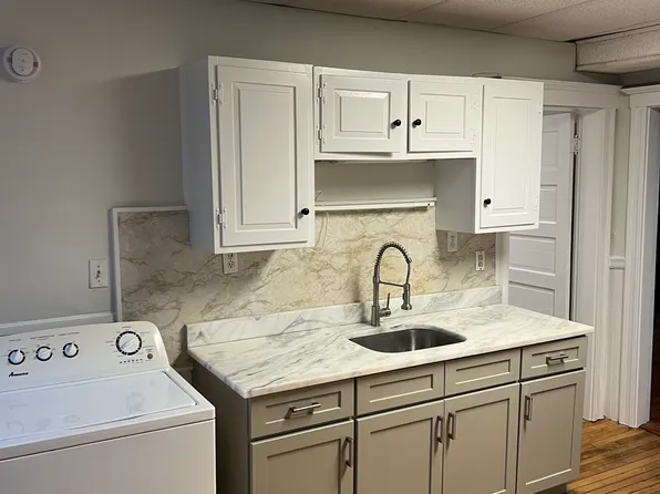 56 Ward St APT 4B, Salem, MA 01970