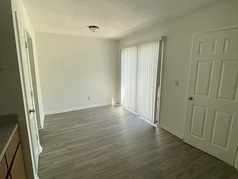 8042 Thelen St — Photo 4