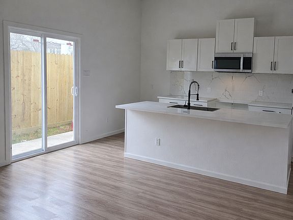2nd image of 33 Foxshire Ln
