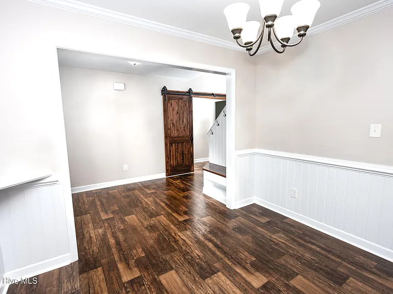 204 Gillcrest Ct — Photo 10