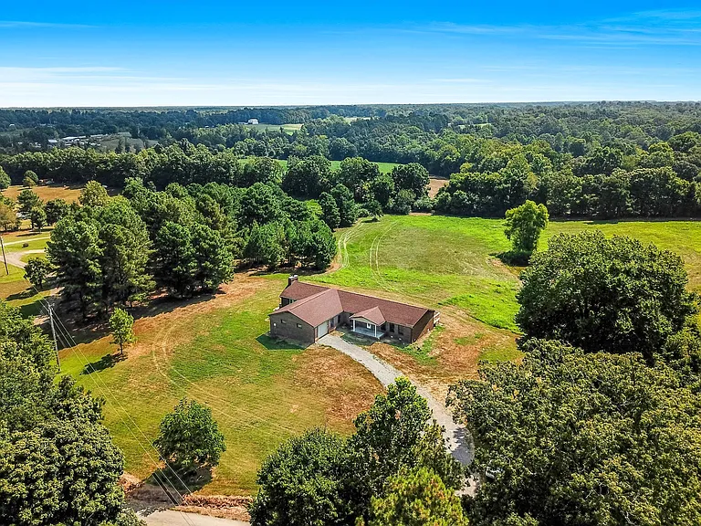 239 Wayne Threatt Rd — Photo 1
