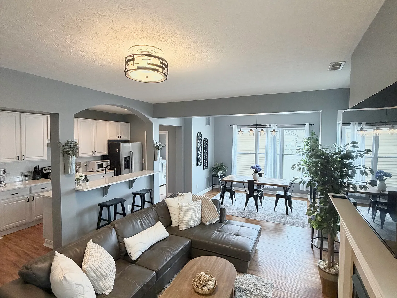 3 bed, 1646 sqft, $3,450 — Photo 3