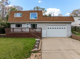 1127 8th St NE, Minot, ND 58703