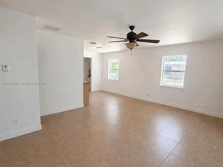 5202 NE 14th Ter — Photo 11