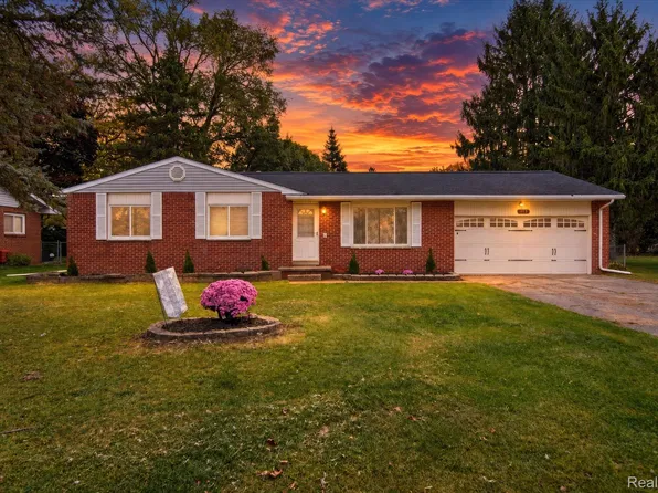 117 Bernadette Dr, Michigan Center, MI 49254