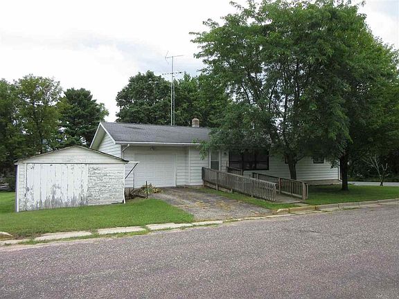 3rd image of 180 Oak St