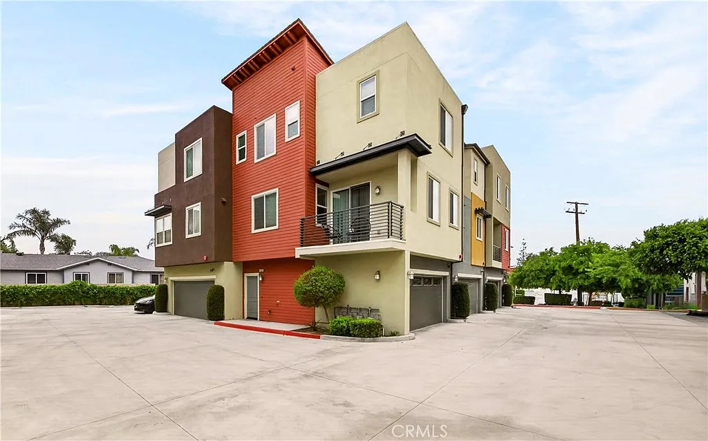 2 bed, 2.5 bath, 1173 sqft, $3,300 — Photo 2