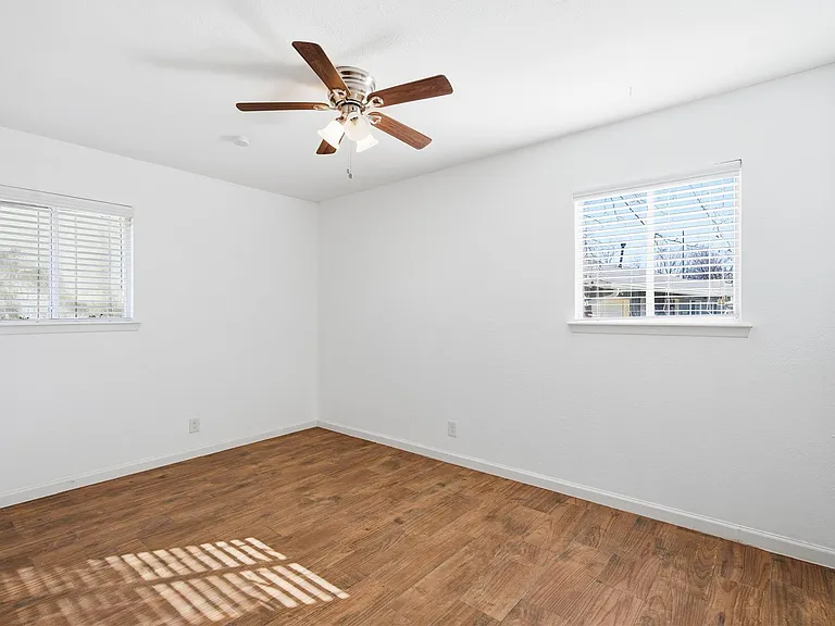 1704 Cherry Orchard Dr — Photo 5