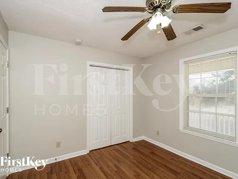 420 Castlewood Rd — Photo 11