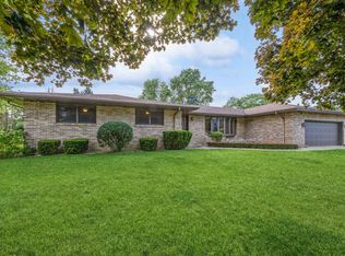 122 Morningside Dr, Valparaiso, IN 46383