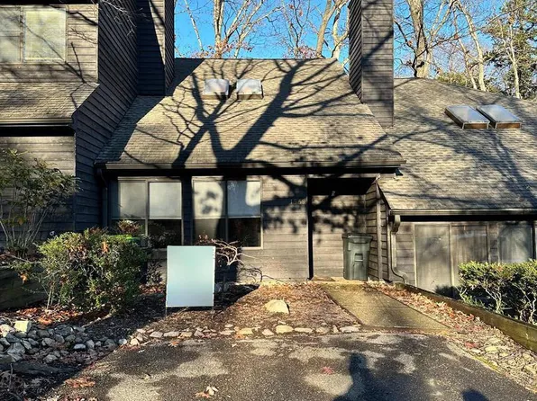 1569 Birnam Dr, Charlottesville, VA 22901