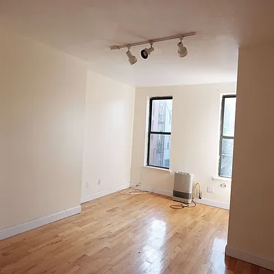 Rented by Nooklyn NYC LLC | media 34