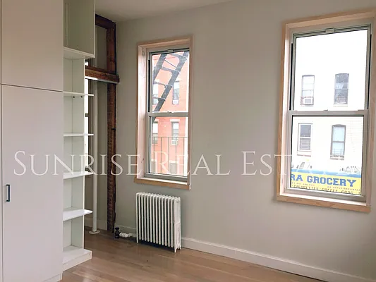 Rented by Sunrise Real Estate | media 32