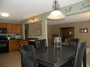 860 S Grade Rd SW, Hutchinson, MN 55350