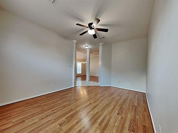 5th image of 3911 Vinecrest Dr