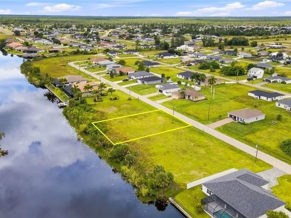 1246 NE 40th St, Cape Coral, FL 33909