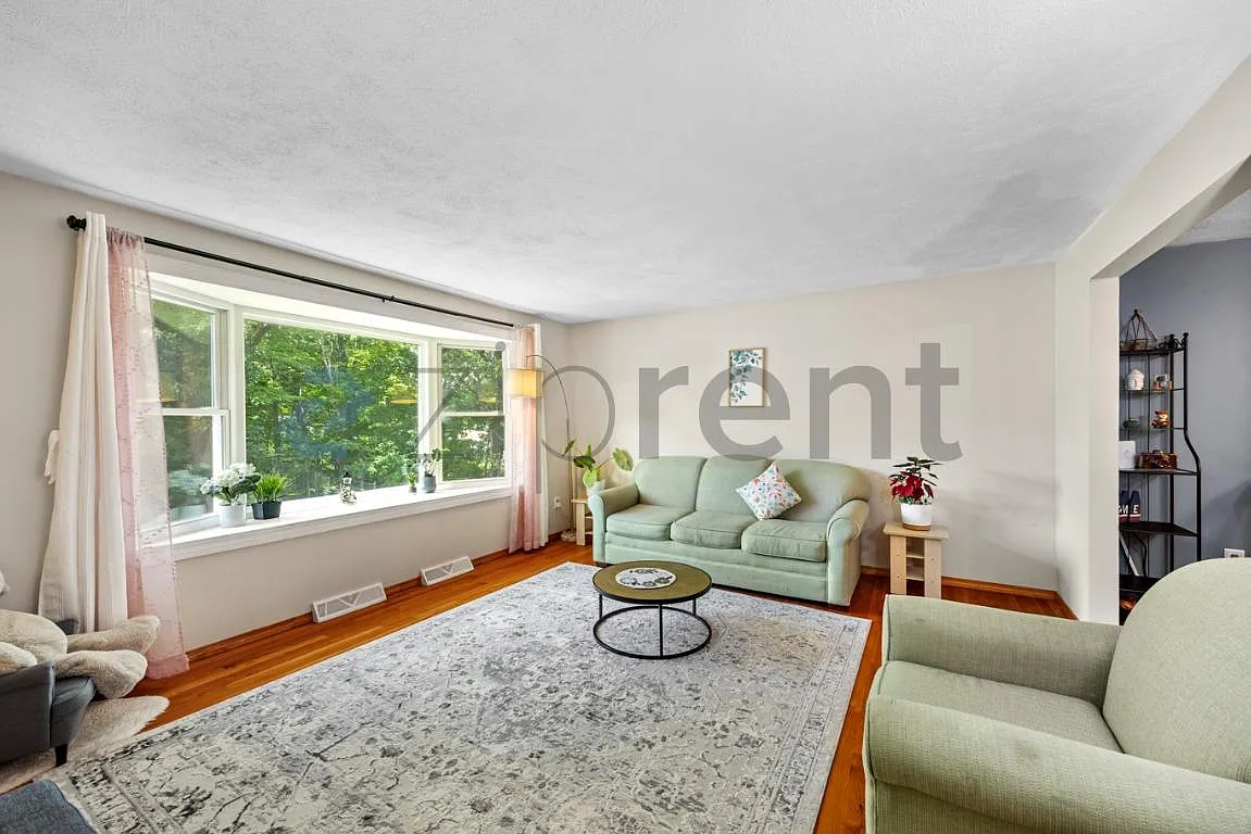 4 bed, 2001 sqft, $4,590 — Photo 4
