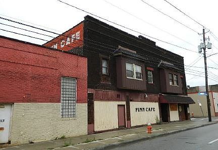 4th image of 4641 Broadway Ave
