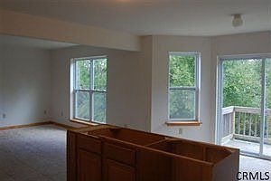 4th image of 7 Yorktown Ln