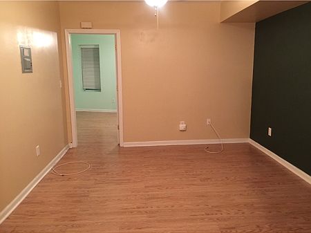 2nd image of 479 Mercer St #3