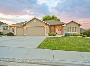 526 Lodi Loop, Richland, WA 99352