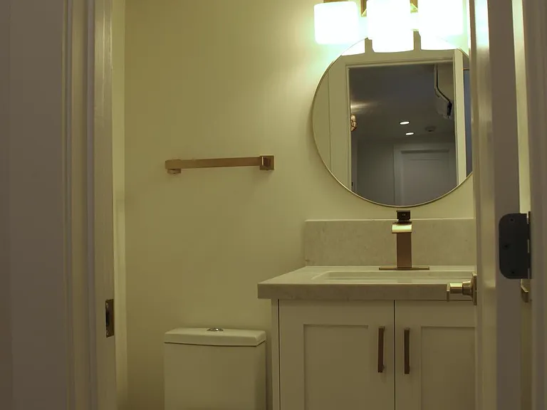1/2 bath
