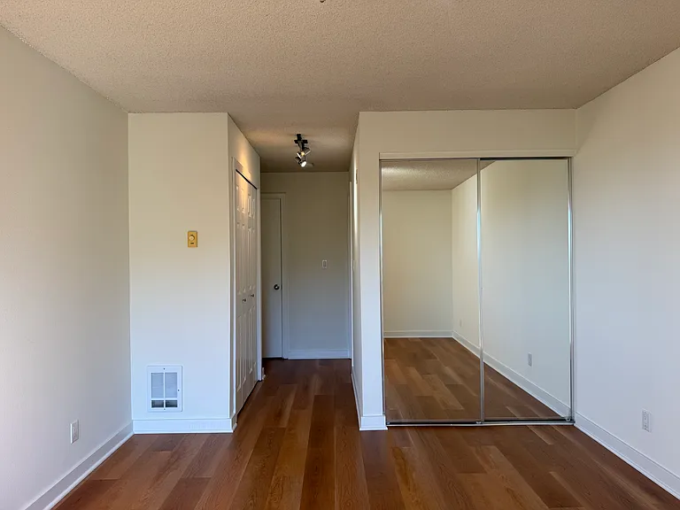 732 11th Ave E #404 — Photo 20