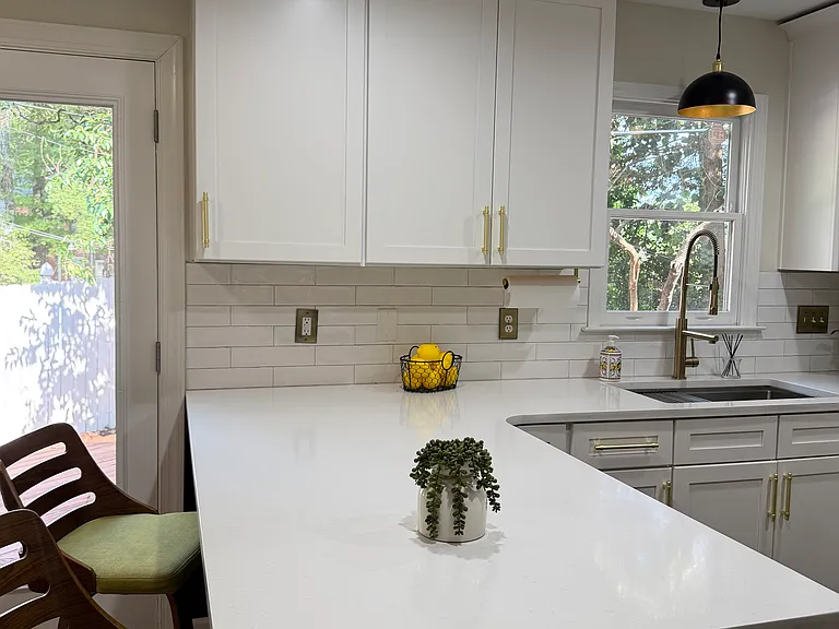 614 Percy St — Photo 13