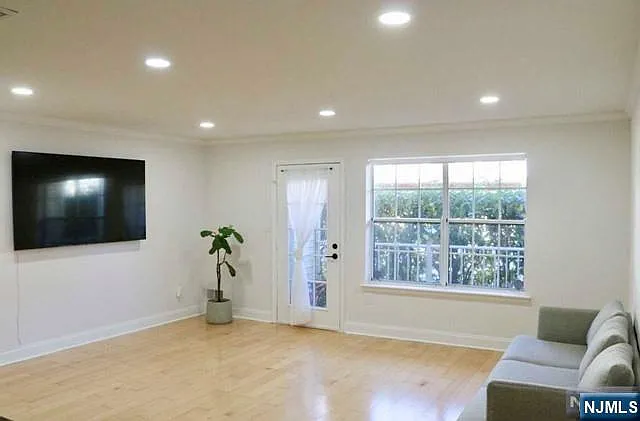 400 Crown Ct #561 — Photo 5