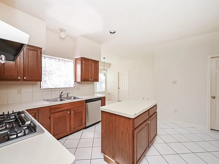9731 New Kent Dr — Photo 11