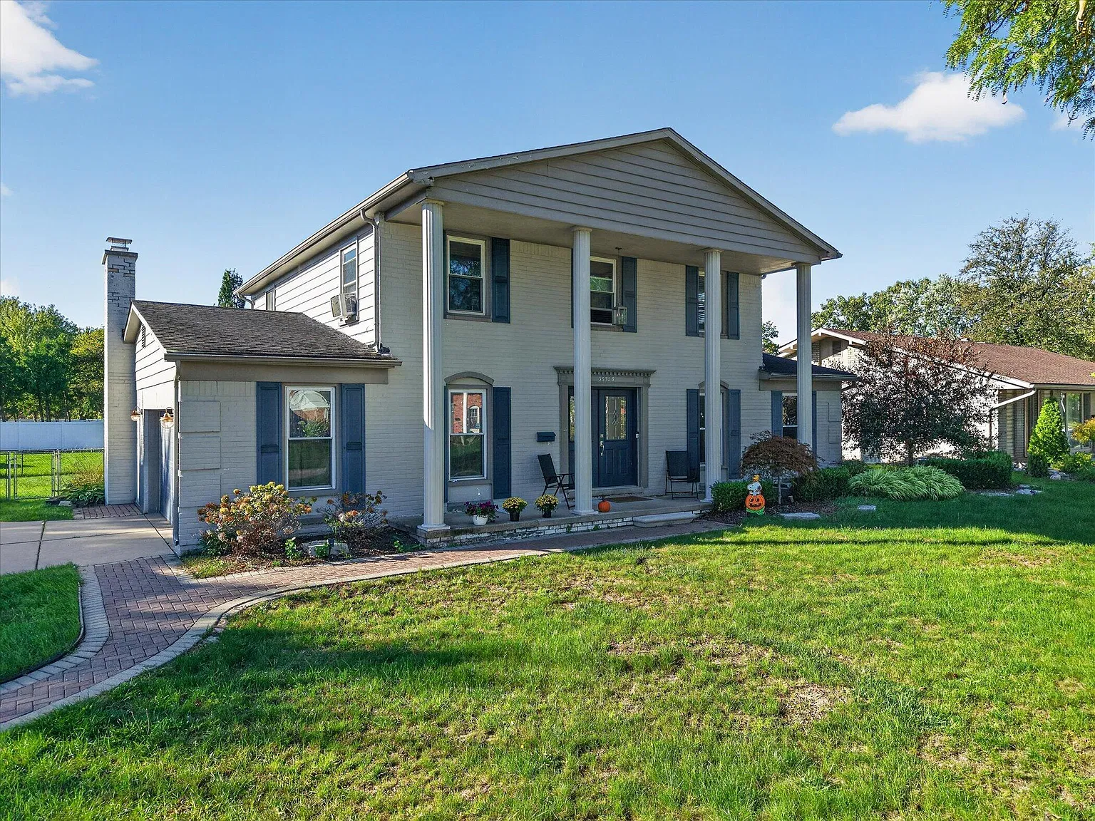 4 bed, 2.5 bath, 2144 sqft, $3,250 — Photo 2