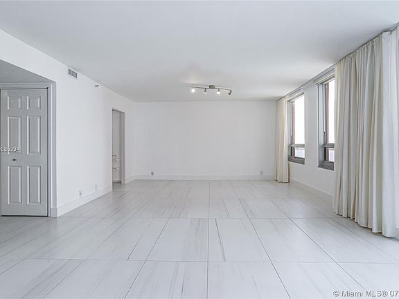 5th image of 1541 Brickell Ave #C1008
