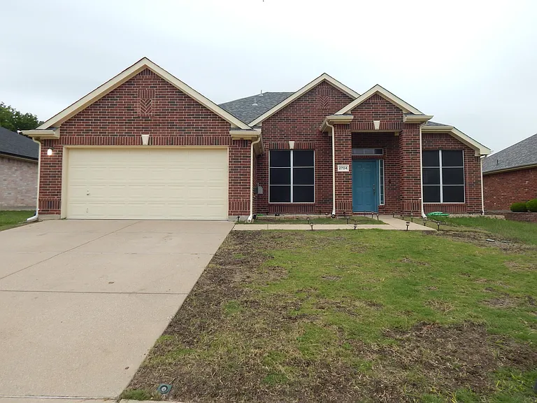 2704 Pyramid Ln — Photo 3