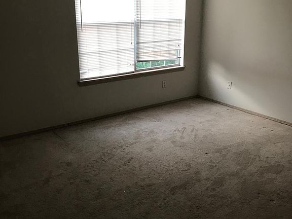 new blinds and carpet have been put in after this photo was