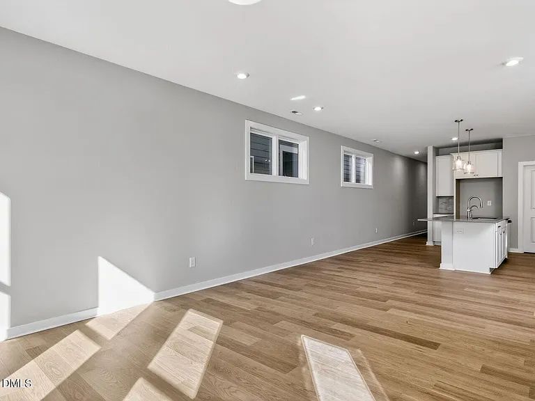 85 Parkland Dr — Photo 4
