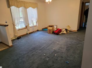 11478 E 30 3/4 Rd, Cadillac, MI 49601